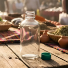 FRASCO DE VIDRO, COR INCOLOR, COM TAMPA DE ROSCA VERDE DE TEFLON CAP. 100ML